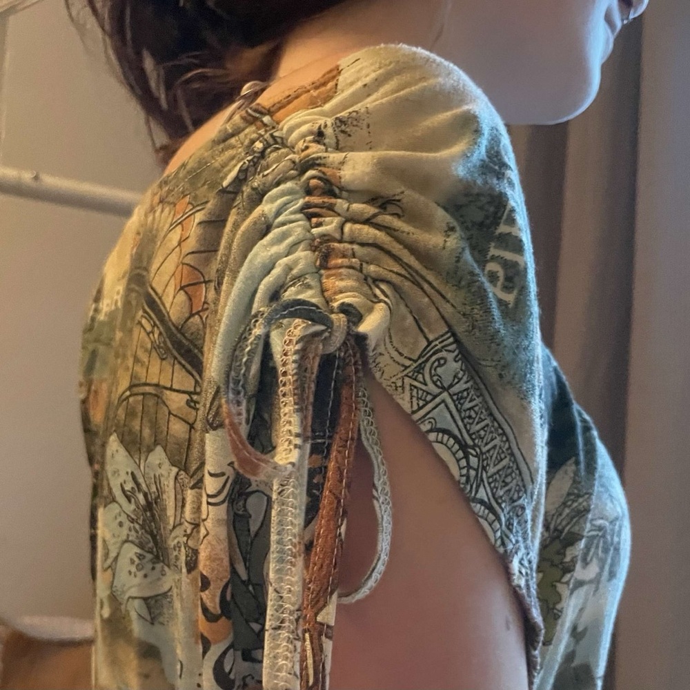 off the shoulder graphic concepts tank top - Picture 4 of 6